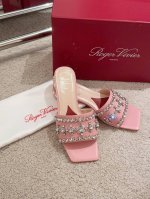RV 无法抗拒Blingbling水钻拖鞋 新款仙女爆闪凉拖简直是梦中情拖给大家按头安利这款Disco镶钻后穆勒半拖BlingBling的水钻爆闪上脚也是炒鸡舒