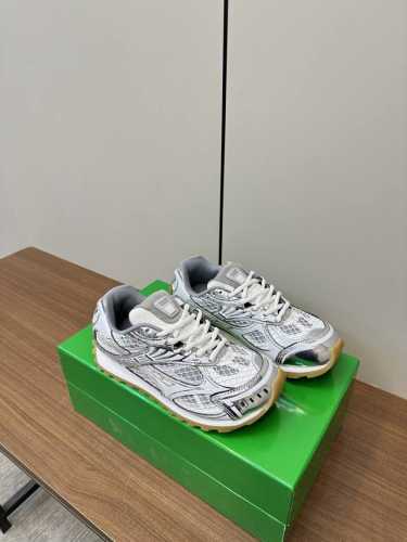 BV顶级版本 Orbit运动鞋 王一博 同款 情侣款老爹鞋 男码+10 Runner运动鞋，采用轻质科技网布面料。搭配几何图案设计橡胶外底。认准套包工艺 实际增