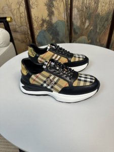 工厂p价 专柜同步Burberry 巴宝莉 顶级代购同步发售正码数 38-44意大利进口头层牛皮配布料 全进口羊皮内里 鞋底 原厂特供原版底 独家活动成型底超级