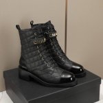冲量价: CC小香秋冬牛皮短靴马丁靴新品fw new arrival～香家马丁靴基础版型，利落帅气！挺阔饱满，帅气拿捏！流线，材质，工艺严苛遵循原版精髓 鞋面：