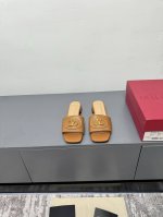 g771所见即所得Valentino华伦天奴经典2025春夏Vlogo Signature金属扣拖鞋凉鞋 鞋型线条流畅.版型超赞上脚舒适.增高.显瘦.拉长腿部线