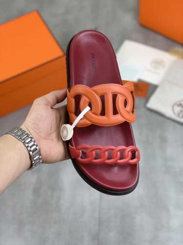 工厂价 顶级版本 Hermes 新款皮拖情侣款全系列 升级顶级版本.最全颜色 二舅拖hermes麂皮.牛皮2种材质选择 夏天的第一双鞋一定就是可爱的拖鞋啦！爱马