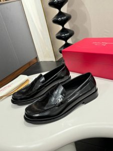 ferragamo 菲拉格慕 经典的男士商务皮鞋，进口黑色小牛皮，牛皮内里，皮质非常柔软，原版真皮大底，码数39-44码 38 45 46 47定做 ，