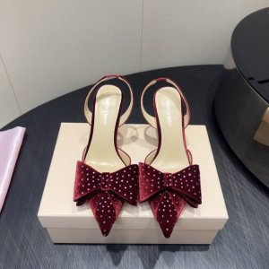 出厂： 独家顶级版本 小众品牌Mach&Mach2025Vs新款单鞋系列 蝴蝶结烫钻单鞋 又美又嗲、珍珠蝴蝶结加缠绕式设计让你在人群中一眼出挑 搭配任何一件Bl