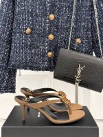 saint Lauren*Ysl圣罗兰经典 25Ss春夏新品水钻人字拖鞋 精致时髦精必备单品 鞋面采用原版定制皮料 内里踮脚混种羊皮 跟高 8Cm 意大利进口真