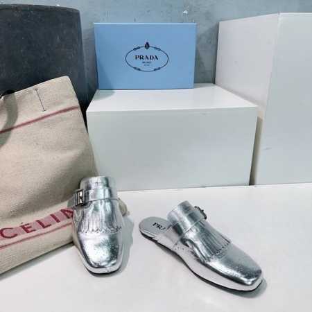 高品质出厂半拖 ！Prada 普拉达 25春夏走秀新款布洛克雕花流苏复古乐福鞋单鞋拖鞋系列这款鞋履着意呈现经典与复古格调，兼具阳刚气质与柔美风情，形成二元对比， - 点击图像关闭