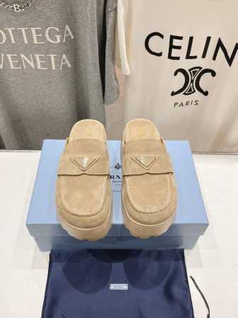 高版本出厂 PRADA*普拉达2025ss春夏专柜新品。厚底半包拖鞋半托～帅气百搭，时尚感满满！上脚超级舒适，非常好驾驭一款鞋子。HK原版购入，1:1完美复刻， - 点击图像关闭