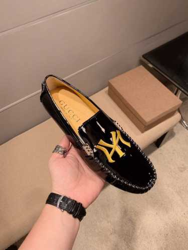 实价 ，品牌Gucci，古奇官方同步豆豆鞋～四季潮鞋 专柜品质，古奇1:1优质做工，鞋面:进口原版小牛皮、全真不掉色羊里，时尚懒人商务风设计，休闲乐福款，系带，