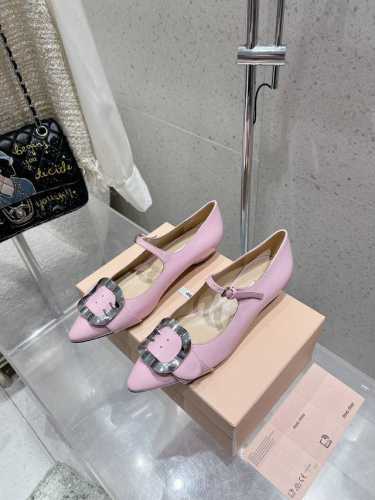 Miumiu 缪缪尖头方扣玛丽珍单鞋 这双不能错过年度最火单品 必入款 原版定制开边珠牛皮 原版定染漆皮 羊皮内里 原版真皮大底 码数 35-40 40定做不退