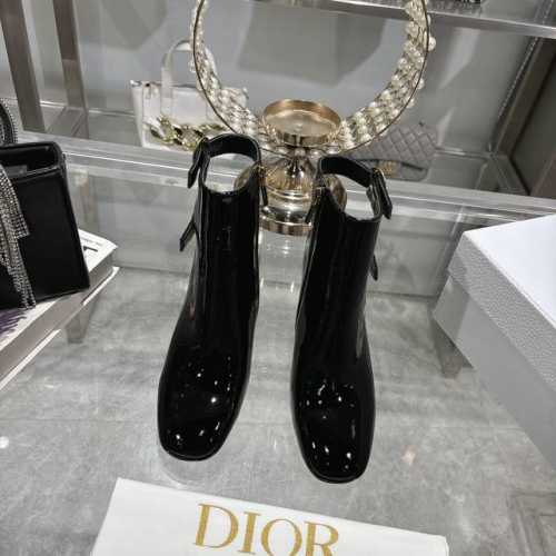 出场 迪奥 DIOR 24年新款凉靴款烤漆 CD字母跟加皮带扣拉链靴子 上脚特别飒 材质:鞋面进口漆皮+羊皮垫脚+意大利真皮大底+原版开模 size：34-41