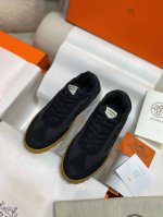 上新Herme* H家新款爱马*Jet运动鞋 ZP购入，顶级原单品质，市面最高版本，出厂价批 原版开模大底。一分钱一分货，真材实料，无论是皮料、楦型、鞋底、工艺