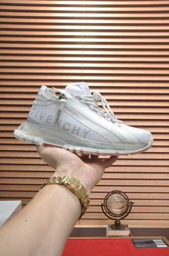 GIVENCHY.纪梵希 专柜同步发售鞋面：意大利进口品牌logo印花布匹 尽显奢华，透气猪皮内里加上双层组合，脚感舒适，鞋底：原厂特供气垫大底，轻便，舒适，随
