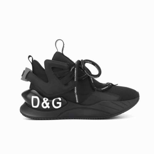 you Must Be A Surprise Someone Is Looking Forward To 你一定是某人期待的惊喜 实价 D&G 时尚运动款，简单