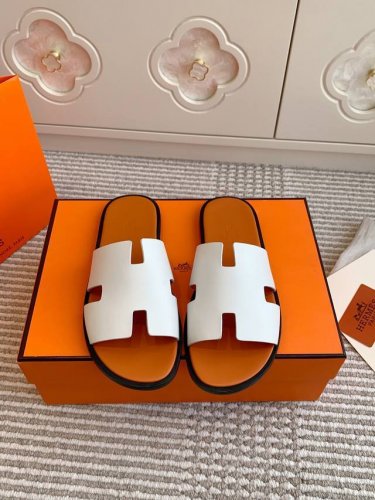 情侣 Hermes 爱马仕H家Izmir系列 经典H 情侣款凉拖鞋 顶级品质 鞋面：进口头层牛皮 手掌纹牛皮 牛皮内里 进口真皮大底 Size：35-45全套包