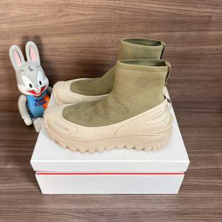顶级版本Moncler 盟可睐 蒙口 Trailgrip 圆头织物套穿短靴情侣鞋米绿色。 原楦数据开发 面料飞织面组合Eva轻量化缓震材料中底Vibram Me - 点击图像关闭
