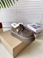 UGG P: 女款Size：35-40 UGG金币魔术毛毛鞋 厚底雪地靴 现货好拿 美媚必选，秋冬长装短装好配衣服，超显身材秋冬女性必备.保暖神器 源自澳洲，百
