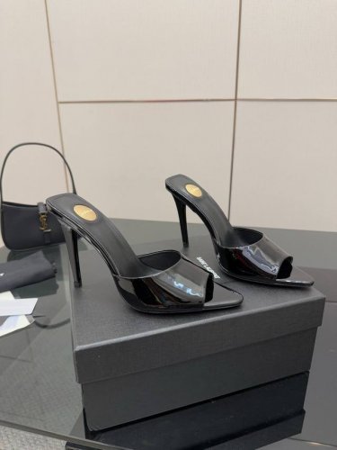 顶级版本 Saint Laurent巴黎秀场同步更新 豹纹鞋跟真的太好看啦 Saint Laurent 圣罗兰尖头漏趾高跟鞋 木纹鞋跟真的充分突显利落极简 鞋面