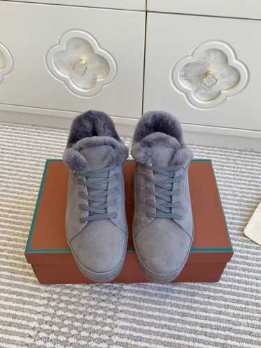 批低帮340 高帮 男款20 Loro Piana Lp新款羊毛运动鞋低帮 高帮休闲板鞋 舒适百搭自带慵懒的高级感明星、时尚博主的私服街拍神器 材质：对版甄选羊