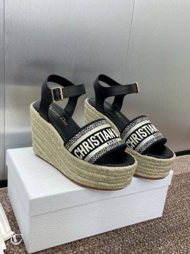 dior 迪奥 2025春夏新款 Ivieta Dway 厚底拼色女凉鞋 cd字母Logo立体刺绣草编坡跟圆头露趾凉鞋 鞋面 进口酒椰草 进口电绣高温水溶棉质科