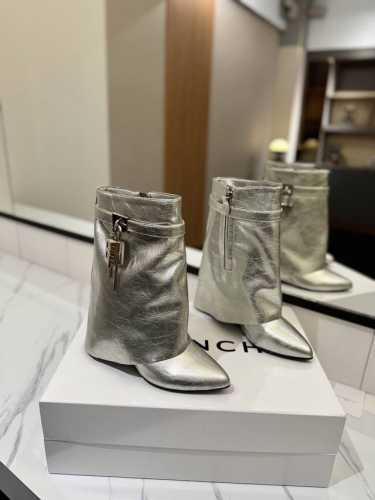 专柜正品级定制版本 GIVENCHY0 新款高跟层压皮皱长靴，市面最高版本 纪梵希 锁扣 皱漆款 风靡整个时尚圈 原版开发鞋型超级正 最高还原度鞋型 包裹性非常