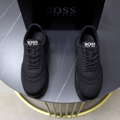出厂价pp 品牌 Boss 标准码 38-44 45订做 等级 官网同款 材料 原版针织面料 舒适透气内里 轻便耐磨减震运动大底 款式类别 男士时尚休闲鞋 跑步