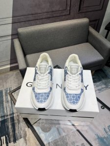 g I V E N C H Y 纪梵希新款 专柜同步 人手一双 不容错过 专柜买版 完全1:1 开模定制顶级版本 原版展示提供对比 让大货做到和原版0区别 实物