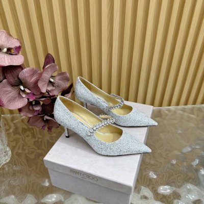 jimmy Choo 吉米周经典钻石链条 尖头高跟拖鞋 超绝的水晶鞋 美到移不开视线 鞋型做的非常秀气 不会过分窄长 内部空间很足 让脚趾能足够的放松 水钻在脚