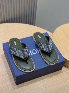 Dior 顶级版 Size39-44 38.45定做 迪奥 Dior Alias男士牛皮拖鞋 这款 Alias 凉鞋夏季新品，彰显休闲高雅的风范。采用粒面牛皮革