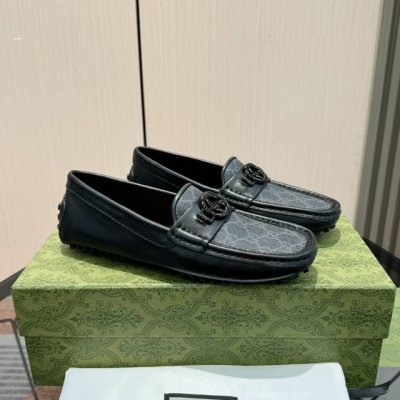 工厂P价P： 牛里 古奇豆豆鞋 独家新款 官网新款 鞋面以上乘的顶级进口小牛改色细腻的手感 流淌奢华的质感 为精致男士量身制作 铸就高贵气场 细致、流畅的线条
