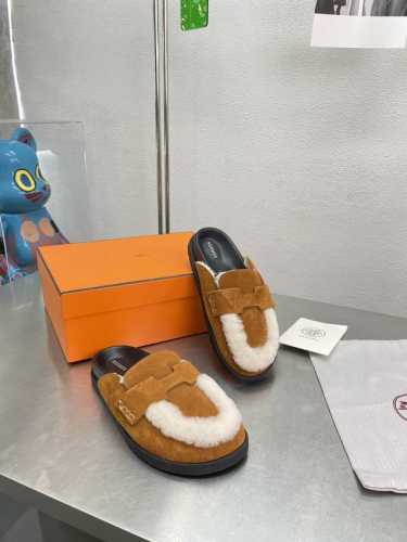 毛条卷毛里拖鞋 高定版 Hermes 大头毛拖 棕色 H这款彩虹毛毛拖 棉花糖一样柔软 上脚显白 很容易戳中审美的可冲款 原版1:1开模 毛面6色 羊毛鞋面垫脚