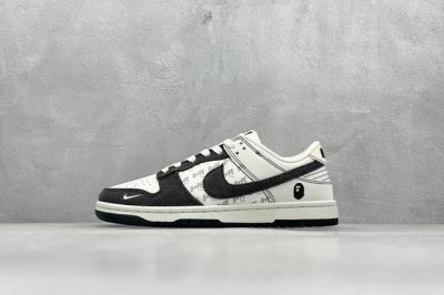 400 現貨 放店私 Nike Sb Dunk Low X Bape 白黑小钩 公司级出品 极力推荐 原装头层材料 独家版型蒸餾加工 帶來的是更好的视觉和脚感体