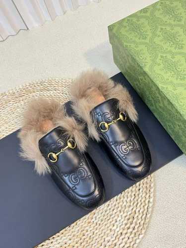 全新升级顶级版本 GUCCI 系列2024专柜最新色来了～托斯卡纳羊毛拖 细节面料采用原版材质 经典时尚托斯卡纳羊毛 毛拖系列 3D打印皮面 原版羊羔毛鞋面 原