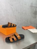 高定版 Herme？彩虹色二舅拖 H这款拖 显白百搭 很容易戳中审美的可冲款惊艳上脚 原版1:1开模 真皮鞋面 柔软不磨脚 原版大底 轻松逛街不会累 清晰压印L