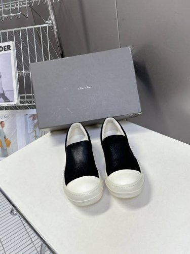 男10 Ro欧文斯Rickowens 主线情侣款西瓜头一脚蹬 经典永不过时版型 超多时尚博主种草 环保牛皮高丝光面料材质，细节极致还原正品 质感细腻无敌，奢侈品