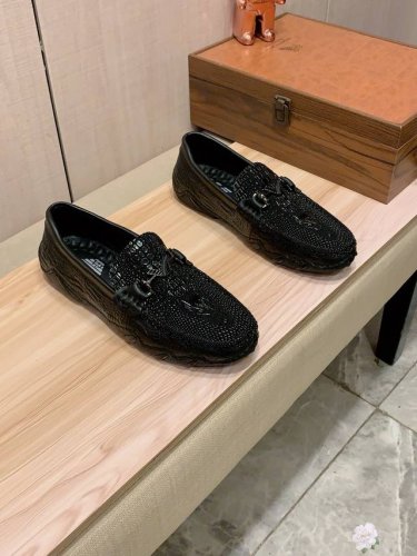 新款: 厂价 阿玛尼Armani* 最新爆款驾车休闲鞋，顶端品牌 奢侈～代购，顶级～质量。 鞋面選用进口透气牛皮搭配材质透气猪皮垫脚 精细做工。原版个性时尚柔软