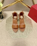 valentino Garavani 荔枝牛皮系带坡跟凉鞋 金属效果工艺处理铆钉装饰 麻绳包裹坡跟 可调节小牛皮系带 坡跟防水台 意大利制造 -35-41