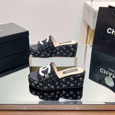 工厂P出 实物拍摄太美啦Chanel 新款呢子水钻厚底拖鞋坡跟防水台凉拖鞋、凉鞋 真的太美啦吧！ 香奈儿属于夏天的颜色 仙女必备爆款 太喜欢这双鞋了 Chane