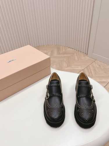 出厂价 2024系列 Miumiu church's孟克皮鞋，僧侣鞋 英伦复古、巴洛克雕花元素 又美又飒！酷炸街！惊为天人！ 鞋面虽是邦邦硬挺，但穿起却很舒适.