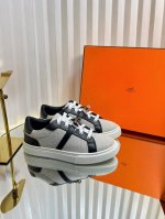 出厂 男码+10 情侣款 Herm*S 爱仕Kelly鞋扣休闲小白鞋鞋上线 升级版 市场最高版本 代购级别品质 贵族气质 h家族很少出平底休闲鞋而且是搭配经典镀