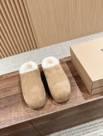 ugg雪地靴#油叽叽秋冬新款卡皮巴拉限量款 穿上会不会太可爱了点～太萌了吧［哇］,快来 get 限量款吧卡皮巴拉系带款超轻翼大底，隐形内增高5cm 上脚也是软糯