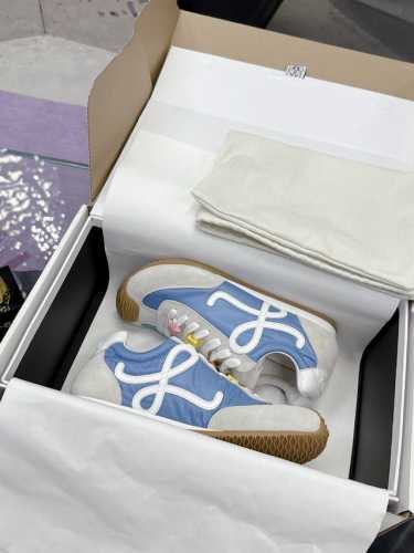 工厂P价P： 扣子10 火爆情侣款 罗意威Loewe 2025 Ballet Runner2.0 新款芭蕾舞鞋 超级棒 不对称鞋头造型，作为Loewe的标志性设