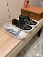 新款: 厂价 芬迪Fendi* 最新爆款休闲鞋，顶端品牌 奢侈～代购，顶级～质量。 鞋面選用进口透气牛皮搭配布材质透气羊皮垫脚 精细做工。原版个性时尚柔软橡膠耐