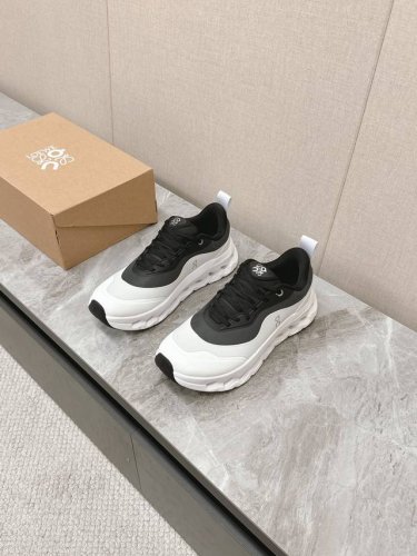 广州 Loewe罗意威 x on cioudtilt2.0跑鞋情侣款 罗意威 xon 昂跑全新合作系列 时尚，品牌与瑞士高性能运动品牌on携手打造的此系列作品专