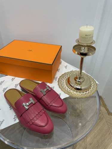 爱马仕 HerméS 乐福流苏拖鞋 高品 原版工艺 枚红色 款式经典 简约 此款主要对比的就是工艺 品质 爱马仕 HerméS 夏天开始不一样的夏天生活 爱马仕