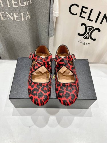 高版本出厂 独家新品 Alaia 阿莱亚24ss 走秀款平底芭蕾舞鞋 最近超火的一款平底鞋 章小蕙同款 甜酷芭蕾风 人气超高的一款芭蕾舞鞋，浪漫又迷人 舒适百搭