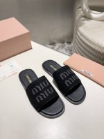 单鞋 缪缪2024早春款，升级工艺打造精品，经典时尚款 对脚型没那么纤瘦，对高脚背的妹子更友好了鞋面：进口意大利皮皮草，内里：山羊皮，大底：意大利进口真皮大底，