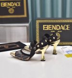 Fendi Versace联名Ff图案露跟高跟鞋 跟高8.5厘米，面料：多拼色，内里：羊皮，大底：橡胶 垫脚：羊皮，尺码：35--42