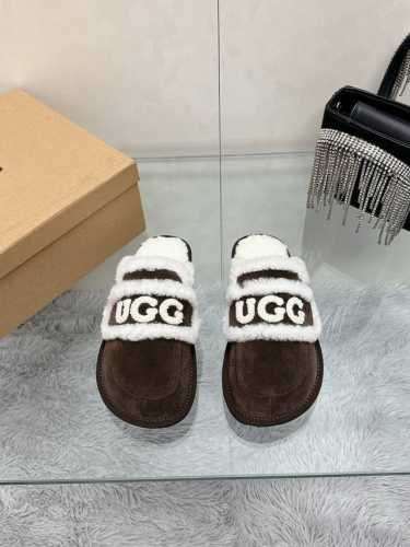 工厂价： 皮毛一体 UGG 24刺绣logo拖鞋火爆来袭 一眼就上头的款式 胖胖的方圆头鞋 加上羊毛边边logo 憨憨的可爱，秋冬穿搭必备单品鞋身很轻巧 不论居