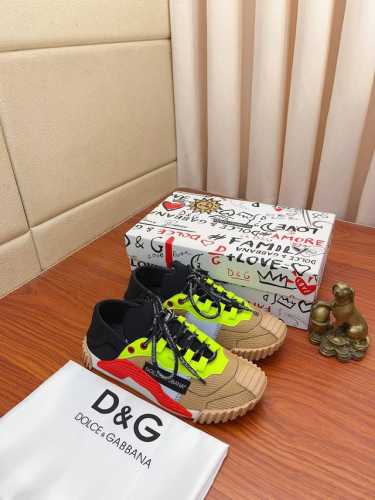 实价： 新款dolce＆Gabbana Dg重工系列，新款休闲时尚鞋版型简洁大气，时尚专属时尚又大方。原版透气绵布+手绘工艺，舒适的透气内里。精致奢华，超a级别