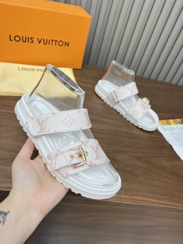 louis Vuitton路易威登多色可选新款拖鞋火爆上市 1:1高级定制 秒杀一切仿品 原版开模Logo装饰 既时尚又美观 面料:小牛皮 内里羊皮 精美原版鞋
